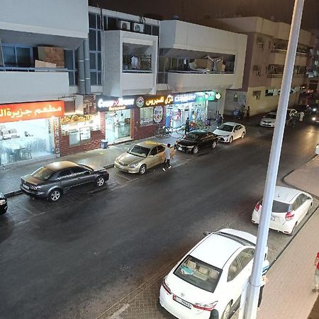 Omar Vacation Hostel Dubai Bagian luar foto