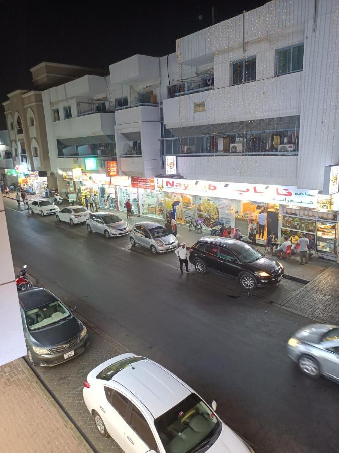 Omar Vacation Hostel Dubai Bagian luar foto