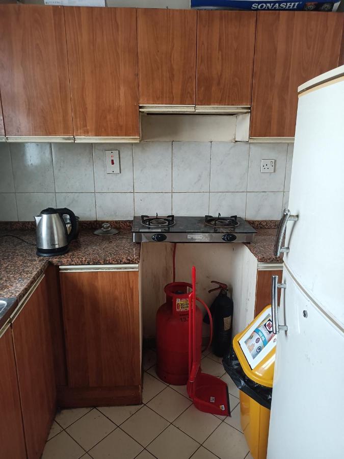 Omar Vacation Hostel Dubai Bagian luar foto