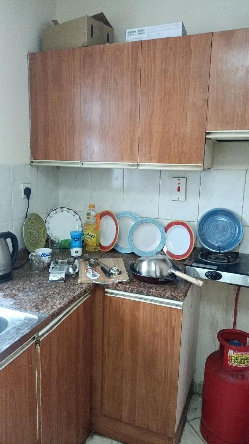 Omar Vacation Hostel Dubai Bagian luar foto